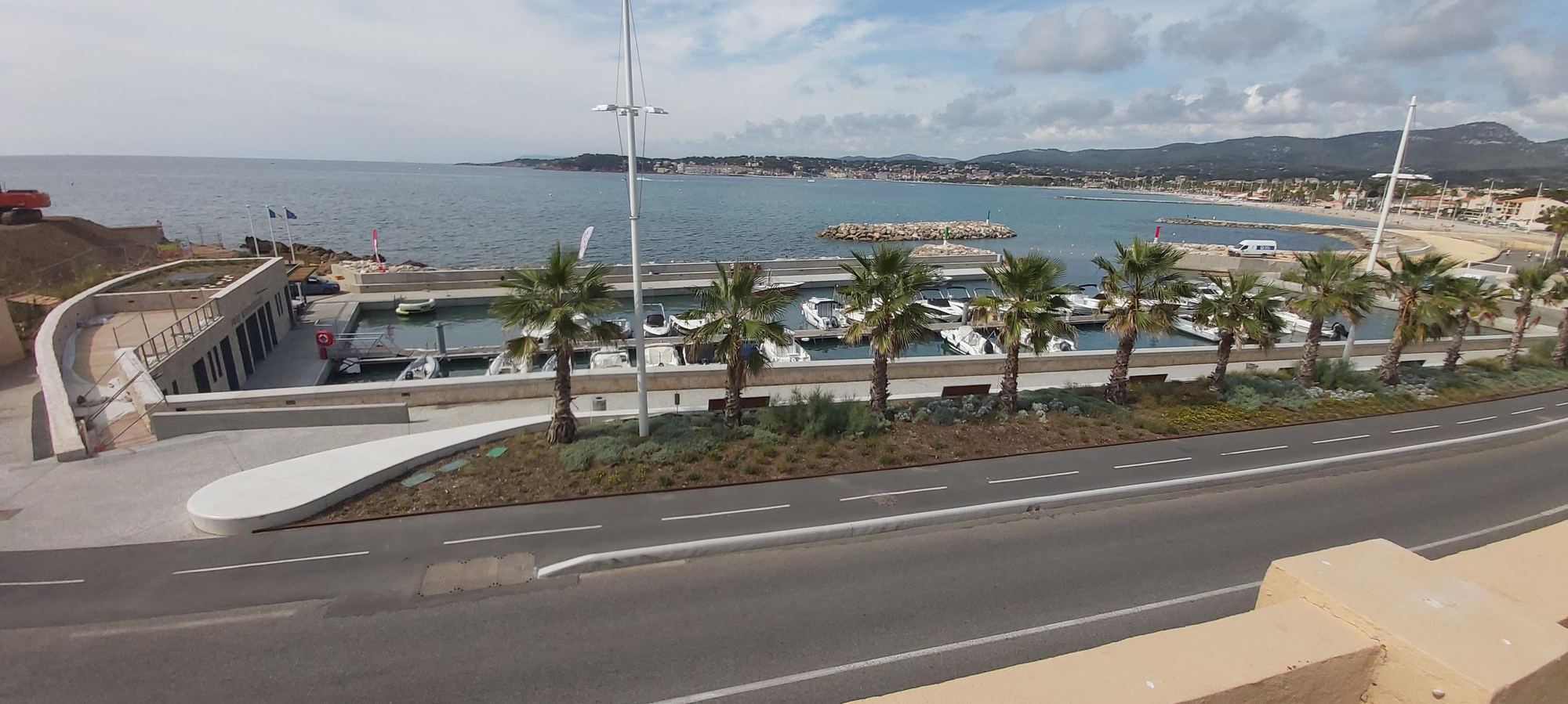 Port de plaisance et aménagement littoral en bord de mer